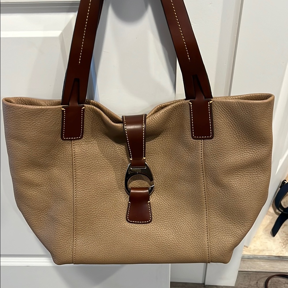 Elegant Tan Leather Tote Bag